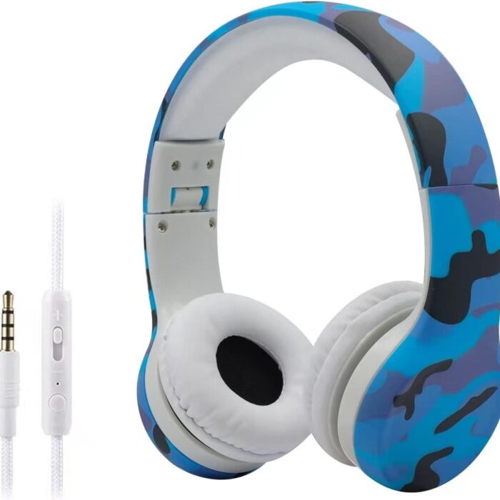StayPowered Hoofdtelefoon voor Kinderen - Veilig en Comfortabel Luisteren - Volumebegrenzing 85 dB - Shareconnector - Verstelbaar - Geschikt voor iPod/iPad/iPhone/Android - Ideaal voor 2-8 jaar - Blauw Legerpatroon - Levering Sneller dan Aangegeven!