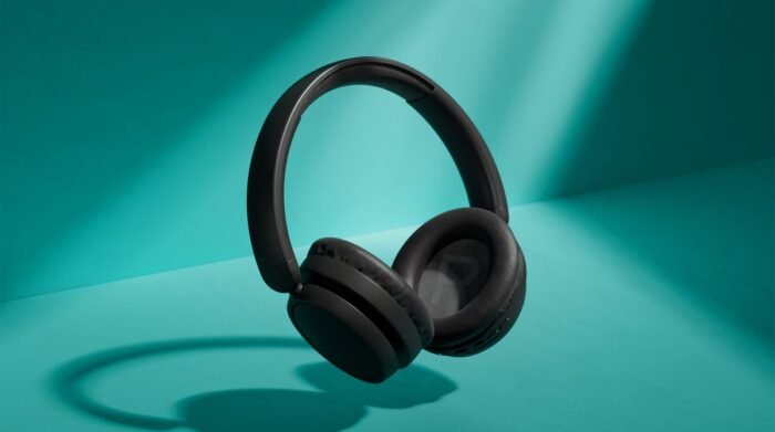 PHILIPS TAH5209BK lichtgewicht On Ear draadloze Bluetooth Headphones met Passive Noise Isolation - 65 uur afspeeltijd, natuurlijk geluid, heldere gesprekken, dynamische bass, 2 uur USB-laden - Zwart