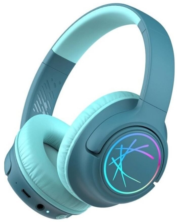 StayPowered Koptelefoon voor Kinderen - de Ultieme Kinderhoofdtelefoon met 43 Uur Speeltijd en Veilige Volumebegrenzing - Ingebouwde Verlichting - Opvouwbaar Ontwerp - USB C - Bedraad/Bluetooth -Lichtblauw - Levering Sneller dan Aangegeven!