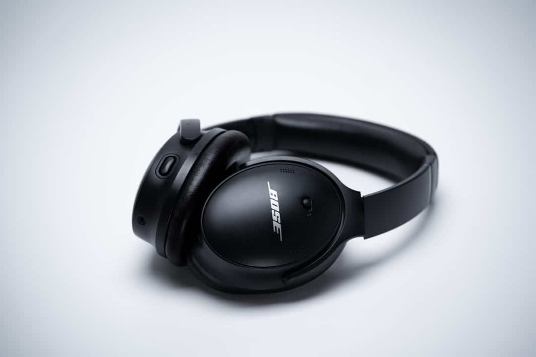 Bose QuietComfort 45 noise cancelling: de werking van actieve ruisonderdrukking bij deze koptelefoon.